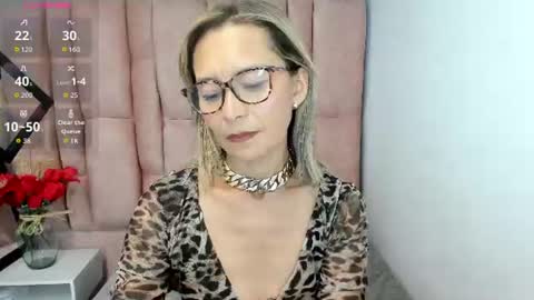 Snapshot of issa_milf__ chatting on 06.10.26 ISSA MILF online show from 06.10.26