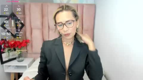 Snapshot of issa_milf__ chatting on 06.11.26 ISSA MILF online show from 06.11.26