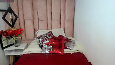 Snapshot of issa_milf__ chatting on 06.15.26 ISSA MILF online show from 06.15.26