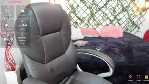 Issa  online show from 10.25.25