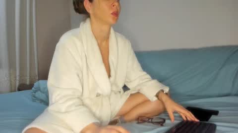 Issabelle online show from 12.22.25