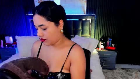 Snapshot of issafoxx chatting on 11.20.25 Issafoxx online show from 11.20.25