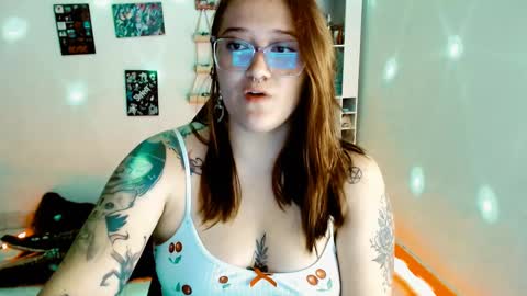 Snapshot of issis_demon chatting on 02.22.25 Yiz online show from 02.22.25