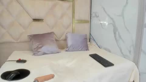 Issys online show from 01.16.26