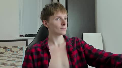 Snapshot of ithan_red chatting on 11.12.25 Ethan online show from 11.12.25