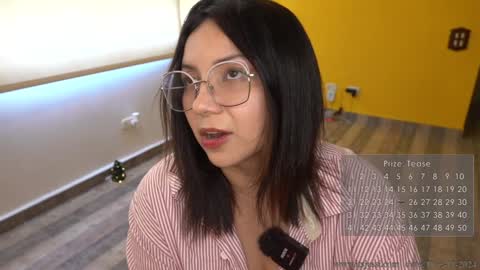 Snapshot of its_jessi chatting on 12.11.24 Jessi online show from 12.11.24