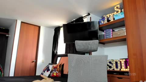 Snapshot of its_sol chatting on 01.16.25 Sol online show from 01.16.25