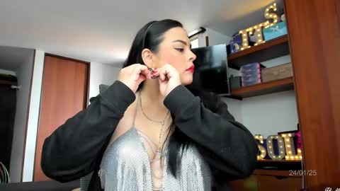 Snapshot of its_sol chatting on 01.24.25 Sol online show from 01.24.25