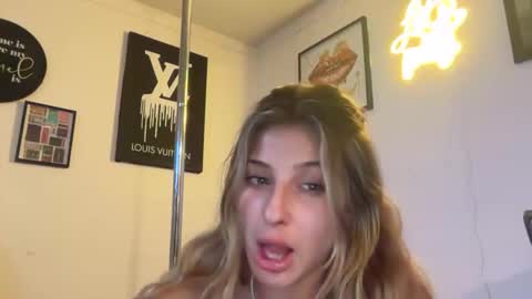 Snapshot of itsamberreid chatting on 01.06.26 itsamberreid online show from 01.06.26