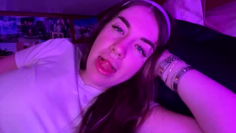 Snapshot of itsbaddyliv chatting on 01.19.25 itsbaddyliv online show from 01.19.25