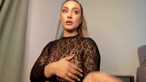 Snapshot of itsbellax chatting on 02.06.26 Isabella online show from 02.06.26