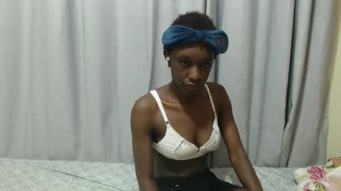 Snapshot of itslaynne chatting on 10.09.25 Laynne online show from 10.09.25