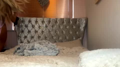 Lola online show from 12.23.24