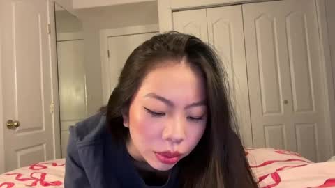 Snapshot of itsmiakim chatting on 12.11.24 Mia online show from 12.11.24