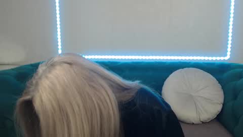 Snapshot of ivanacharm chatting on 05.14.26 ivanacharm online show from 05.14.26