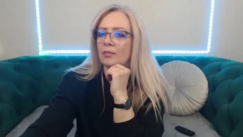 Snapshot of ivanacharm chatting on 05.15.26 ivanacharm online show from 05.15.26