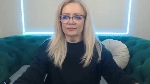 Snapshot of ivanacharm chatting on 05.19.26 ivanacharm online show from 05.19.26