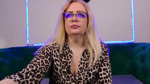 Snapshot of ivanacharm chatting on 06.17.26 ivanacharm online show from 06.17.26