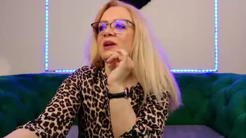 Snapshot of ivanacharm chatting on 06.18.26 ivanacharm online show from 06.18.26