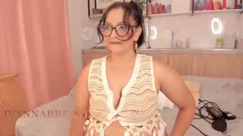 Snapshot of ivannabreastoficial chatting on 06.25.26 Ivannabreast online show from 06.25.26