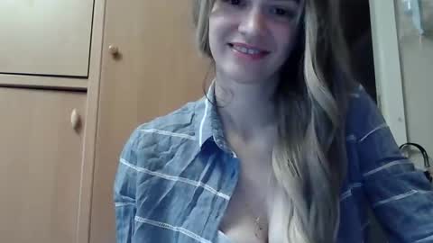 Snapshot of ivetta911 chatting on 10.25.25 ivetta911 online show from 10.25.25