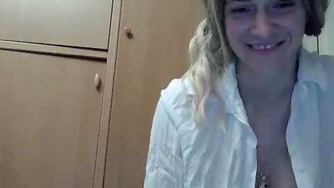 Snapshot of ivetta911 chatting on 11.11.25 ivetta911 online show from 11.11.25