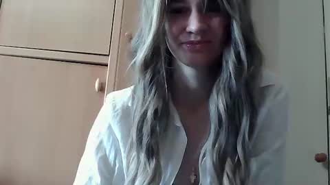 Snapshot of ivetta911 chatting on 11.15.25 ivetta911 online show from 11.15.25