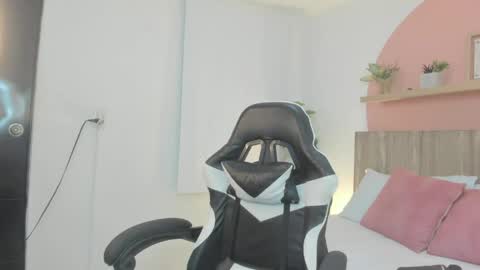 Snapshot of ivette_swan chatting on 05.23.26 I V E T T E online show from 05.23.26