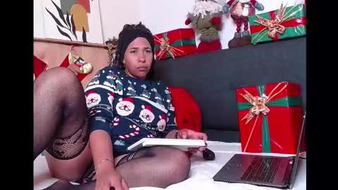ivonne_collins33 online show from 12.16.25