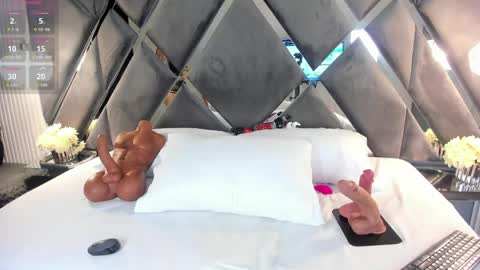 ivonne_millerr online show from 04.24.26