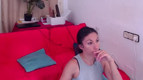 Snapshot of ivonneanddom chatting on 05.27.26 ivonneanddom online show from 05.27.26