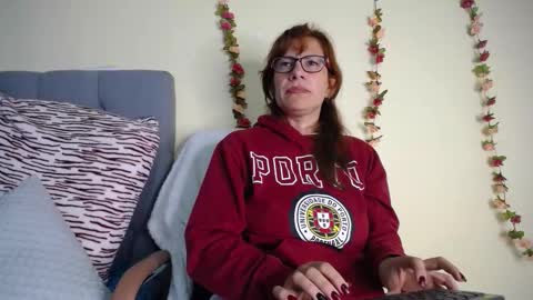 Snapshot of ivonnehills_19 chatting on 05.13.26 Ivonne online show from 05.13.26
