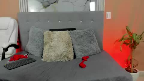 Snapshot of ivy_heat chatting on 04.19.26 Ivy Heat online show from 04.19.26
