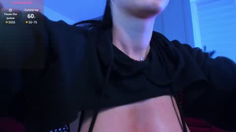 Snapshot of ivy_lovel chatting on 12.14.24 Ivy online show from 12.14.24