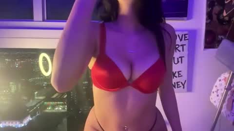 Snapshot of ivybby_ chatting on 02.16.26 ivy and winter online show from 02.16.26