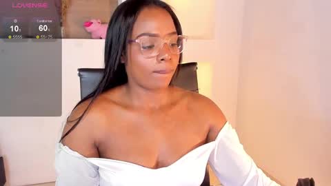 Snapshot of ivybliss8 chatting on 01.12.25 i v y b l i s s online show from 01.12.25