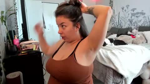 Snapshot of ivyheavenxo chatting on 01.16.26 Ivy Heaven Goddess online show from 01.16.26