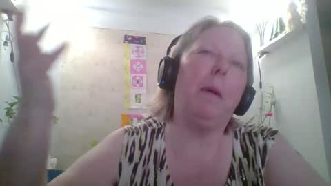 Snapshot of ivyjane3522 chatting on 04.21.26 ivyjane3522 online show from 04.21.26