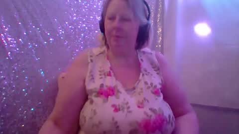 Snapshot of ivyjane3522 chatting on 05.03.26 ivyjane3522 online show from 05.03.26