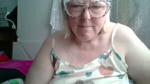Snapshot of ivyjane3522 chatting on 05.21.26 ivyjane3522 online show from 05.21.26