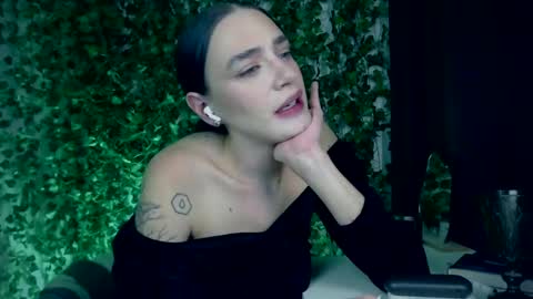 Snapshot of ivyjonson chatting on 12.29.24 Miss Ivy online show from 12.29.24