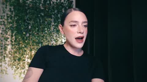 Snapshot of ivyjonson chatting on 01.22.25 Miss Ivy online show from 01.22.25