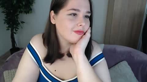 Snapshot of ivylebelly chatting on 10.06.25 Ivy online show from 10.06.25