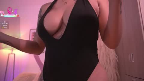 Snapshot of ivyrose_ chatting on 10.23.25 Annie online show from 10.23.25