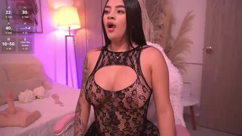 Snapshot of ivyrose_ chatting on 11.23.25 Annie online show from 11.23.25