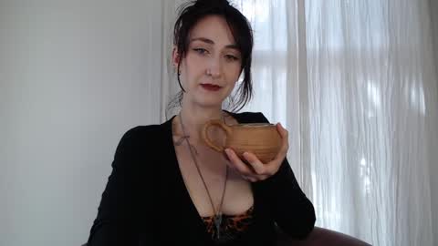Ivy Rosie online show from 04.03.26