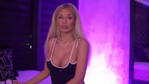 IvyRowa online show from 10.09.25