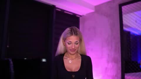 IvyRowa online show from 11.09.25