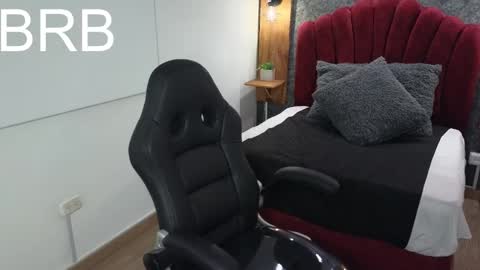 ivyrush09 online show from 10.15.25