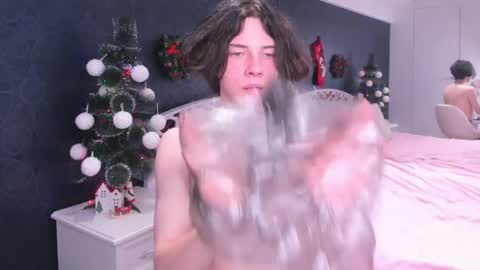 Maxim online show from 12.21.25